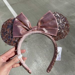 Minnie Mouse ears